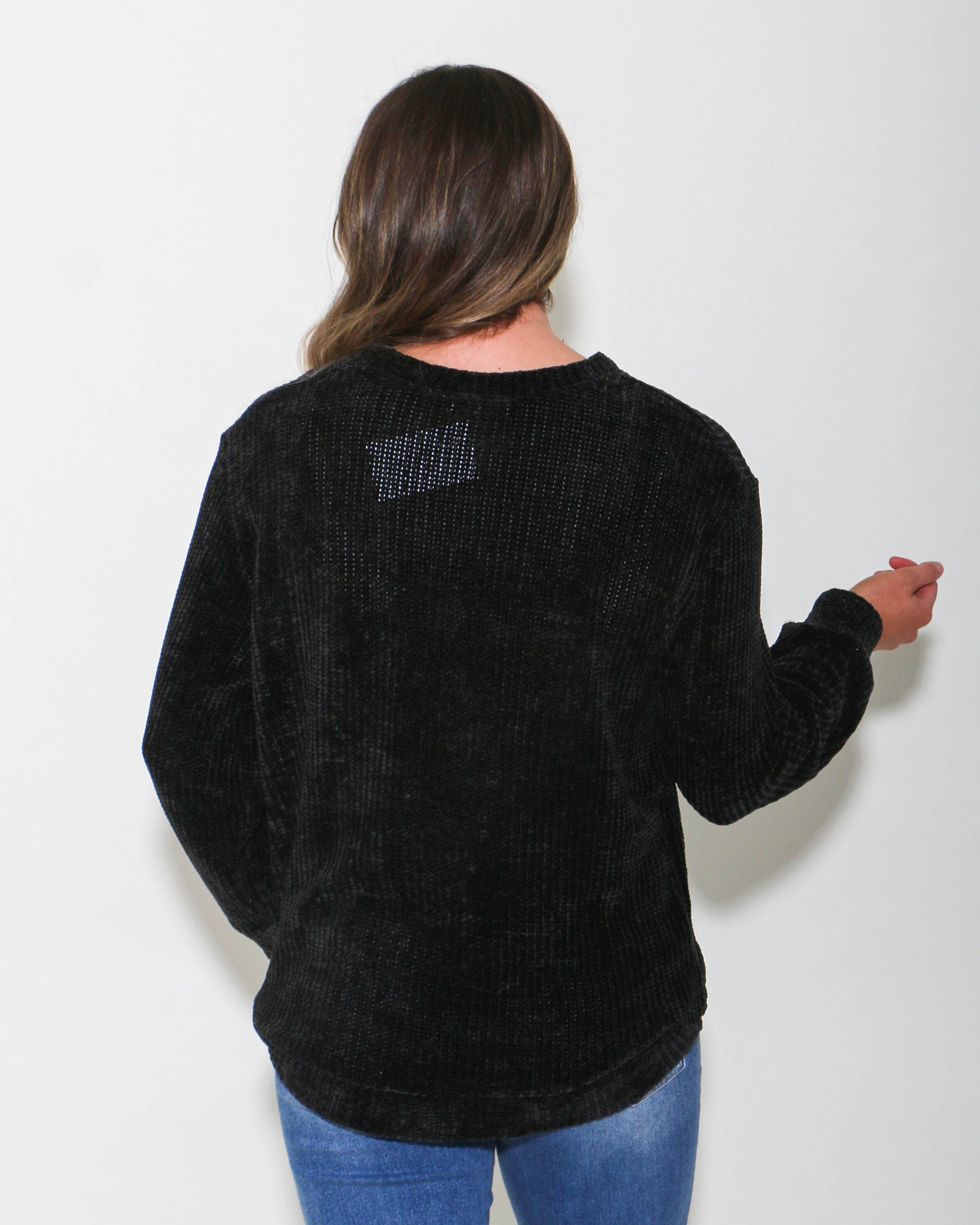 CHENILLE WAFFLE ROUND NECK SWEATER IN BLACK