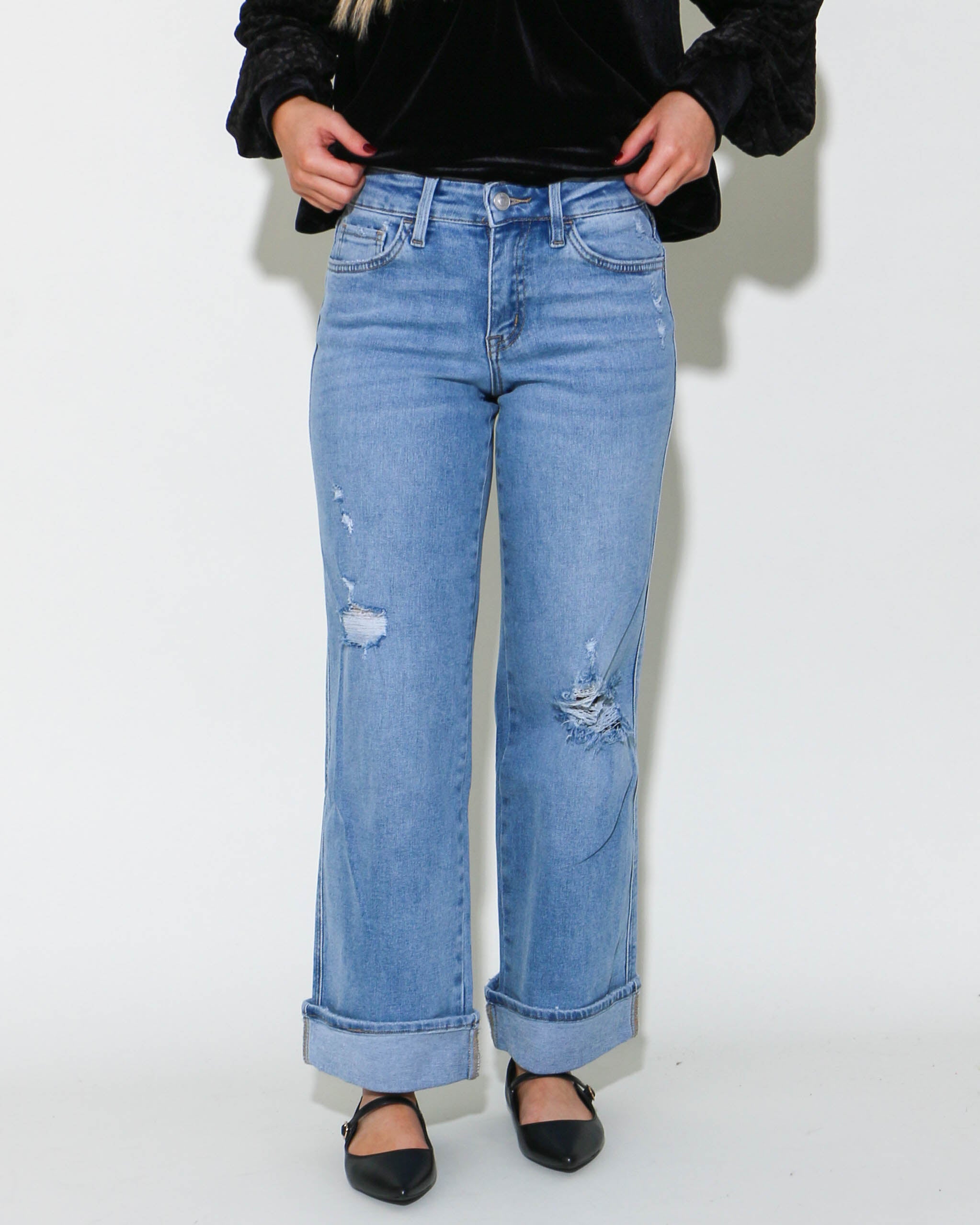 Mid-Rise Cuffed Ankle Wide Jeans