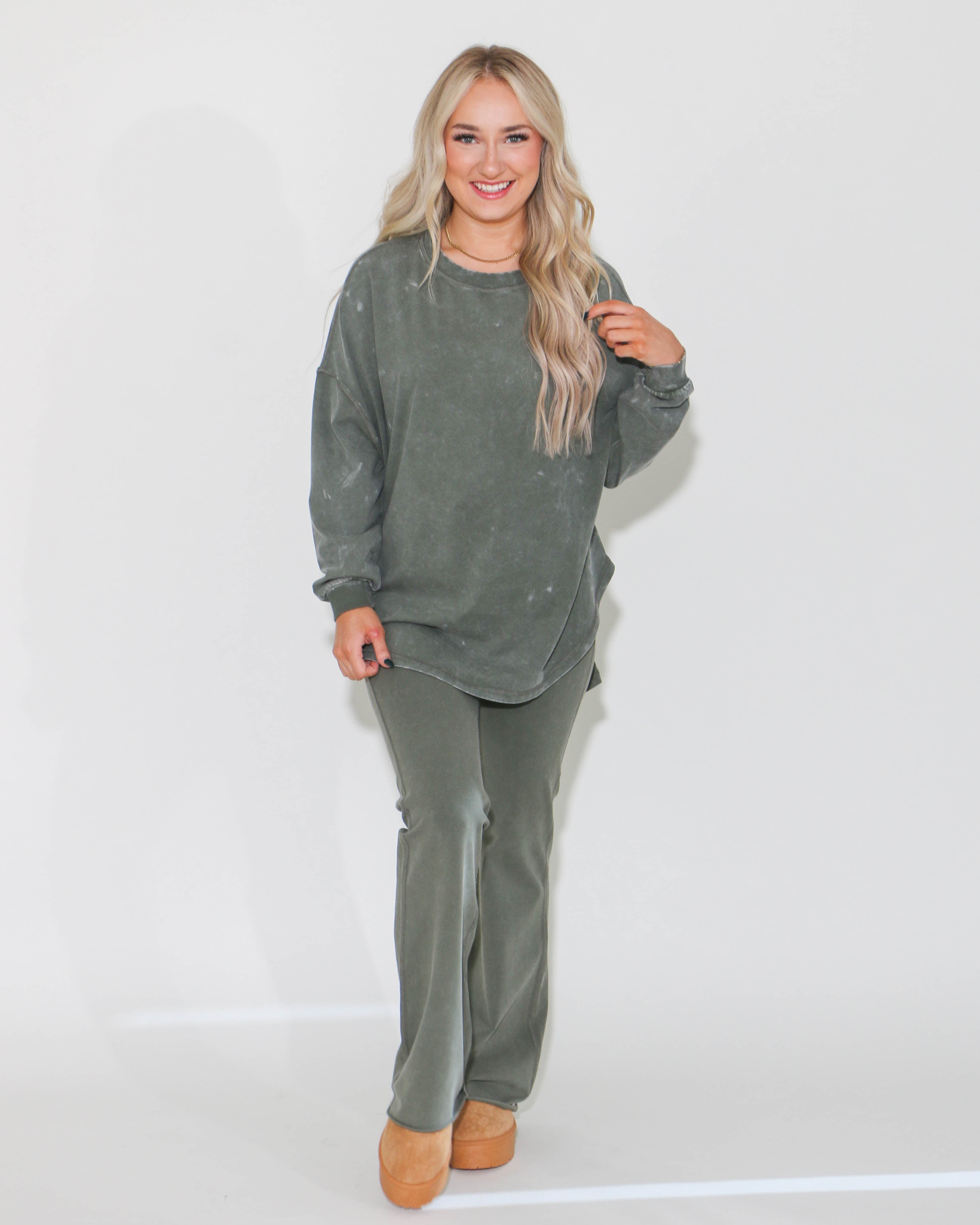 Crew Neck and Yoga Pants Set in Olive