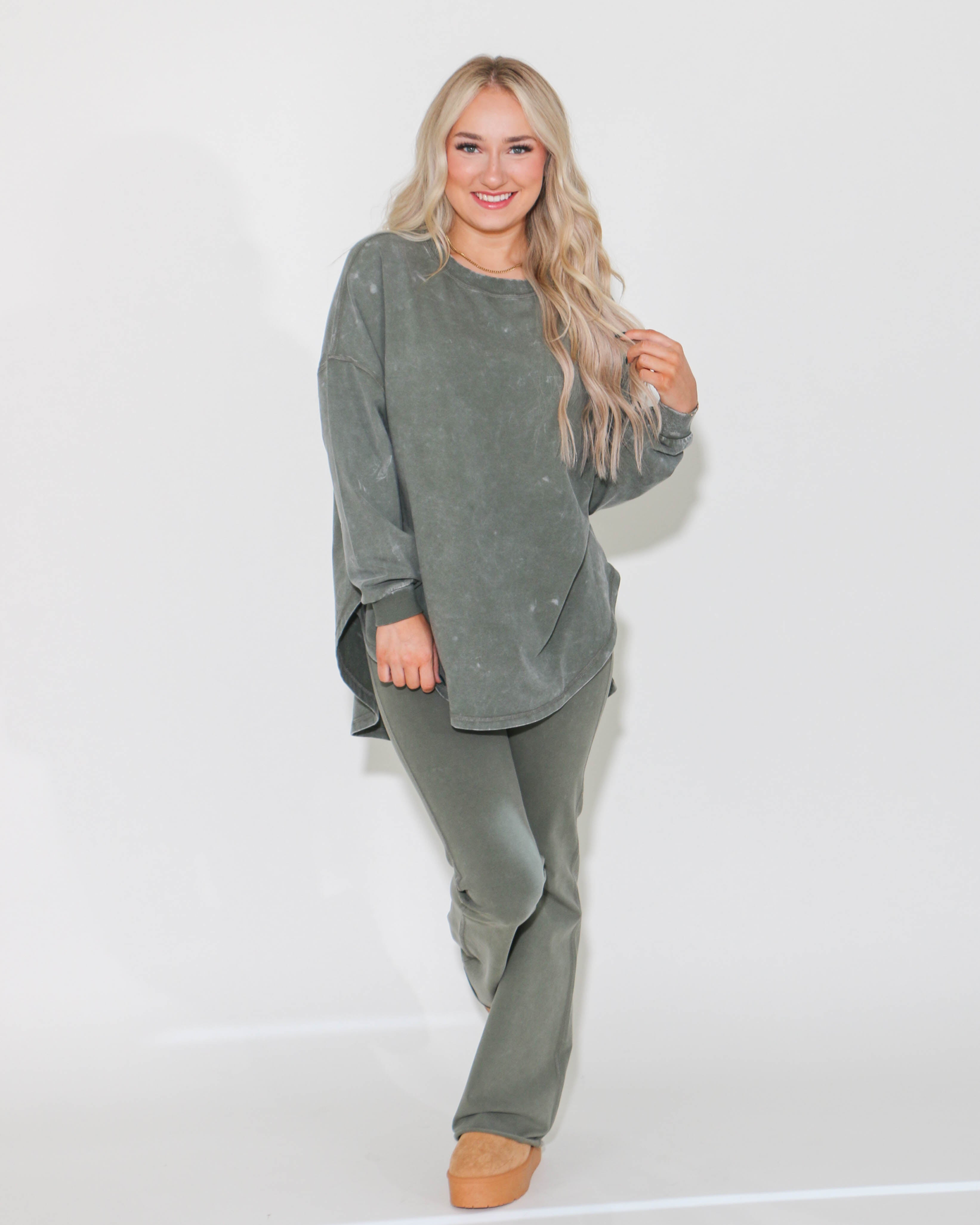 Crew Neck and Yoga Pants Set in Olive