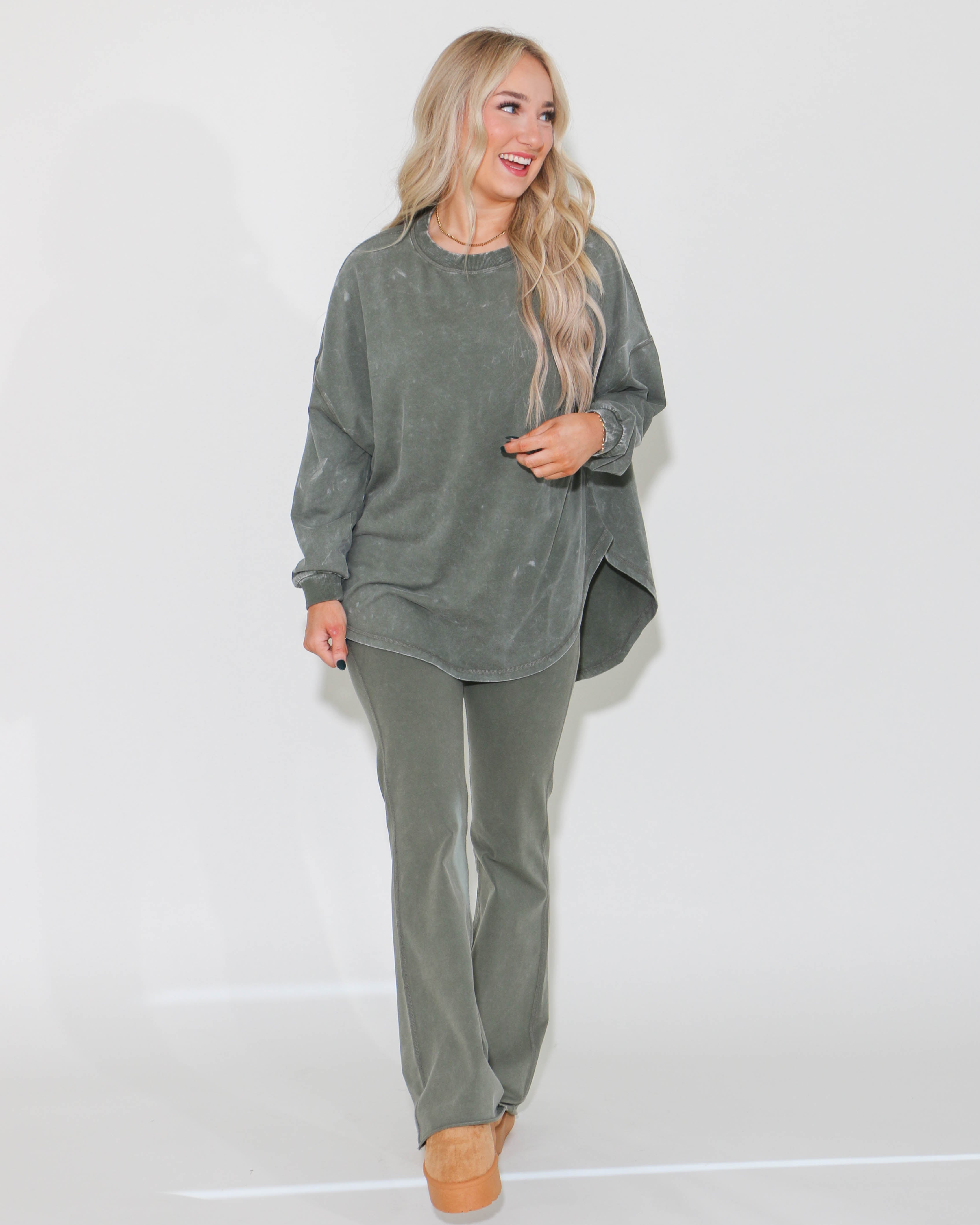 Crew Neck and Yoga Pants Set in Olive