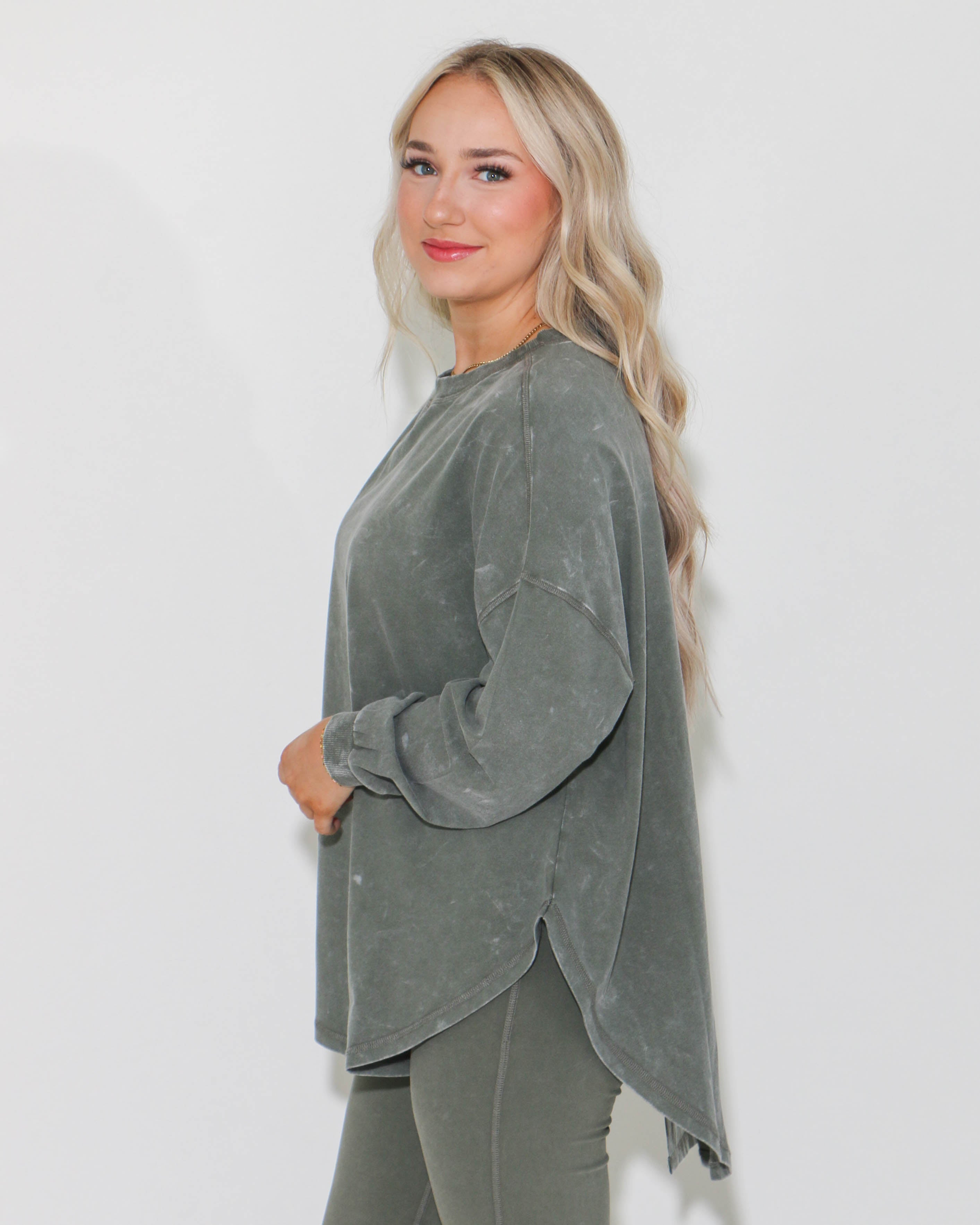 Crew Neck and Yoga Pants Set in Olive