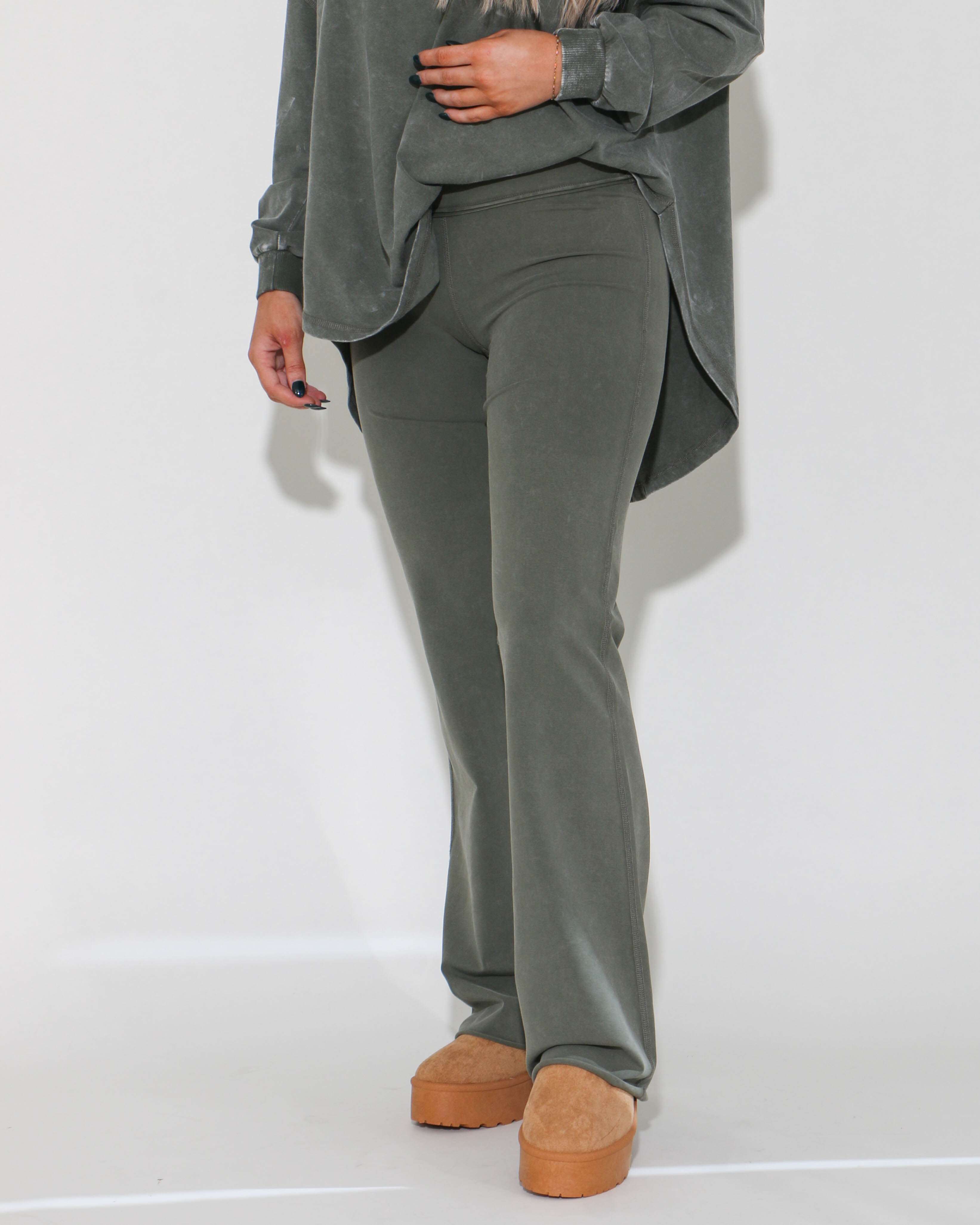 Crew Neck and Yoga Pants Set in Olive