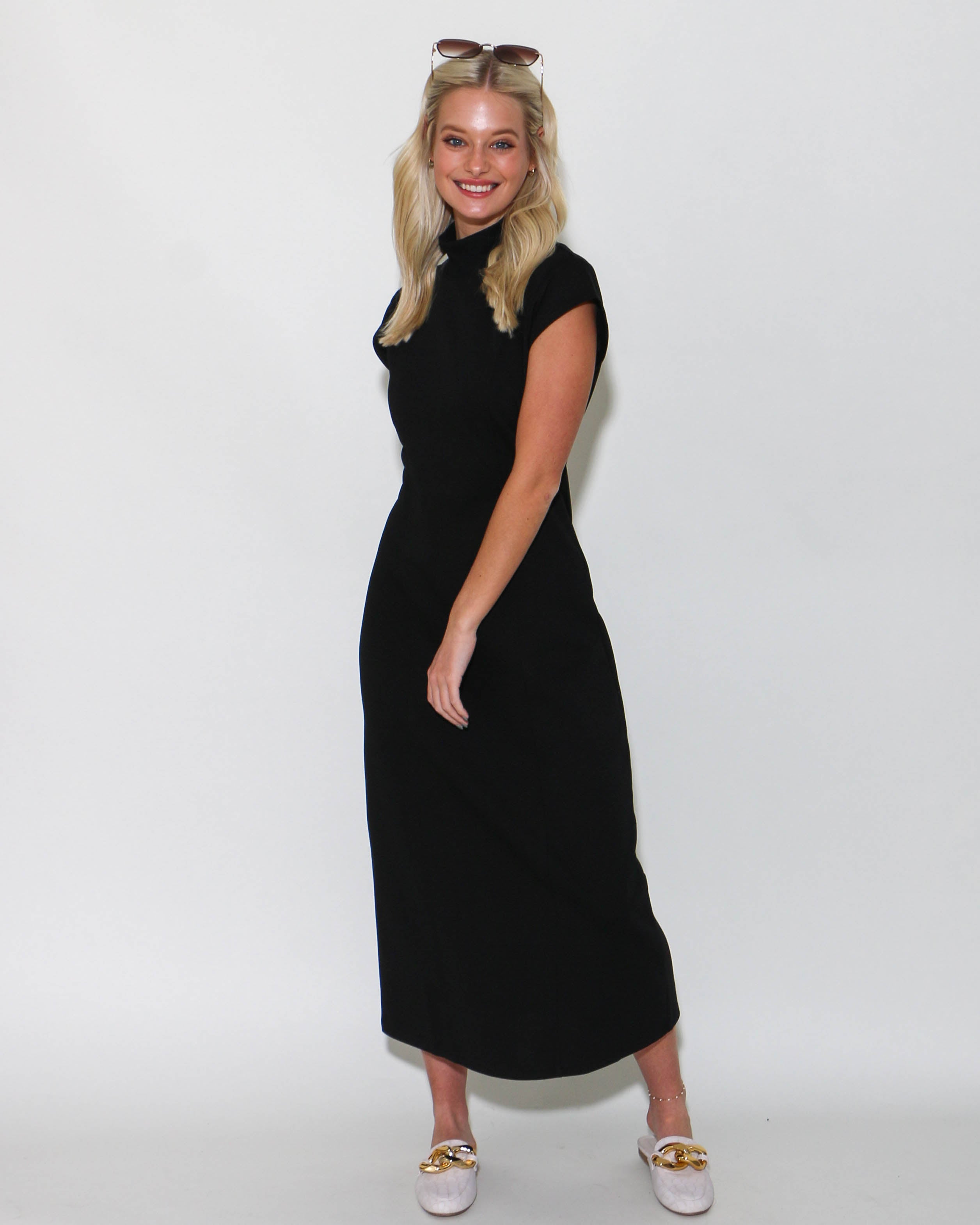 Solid Cap Sleeve Sheath Midi Dress in Black