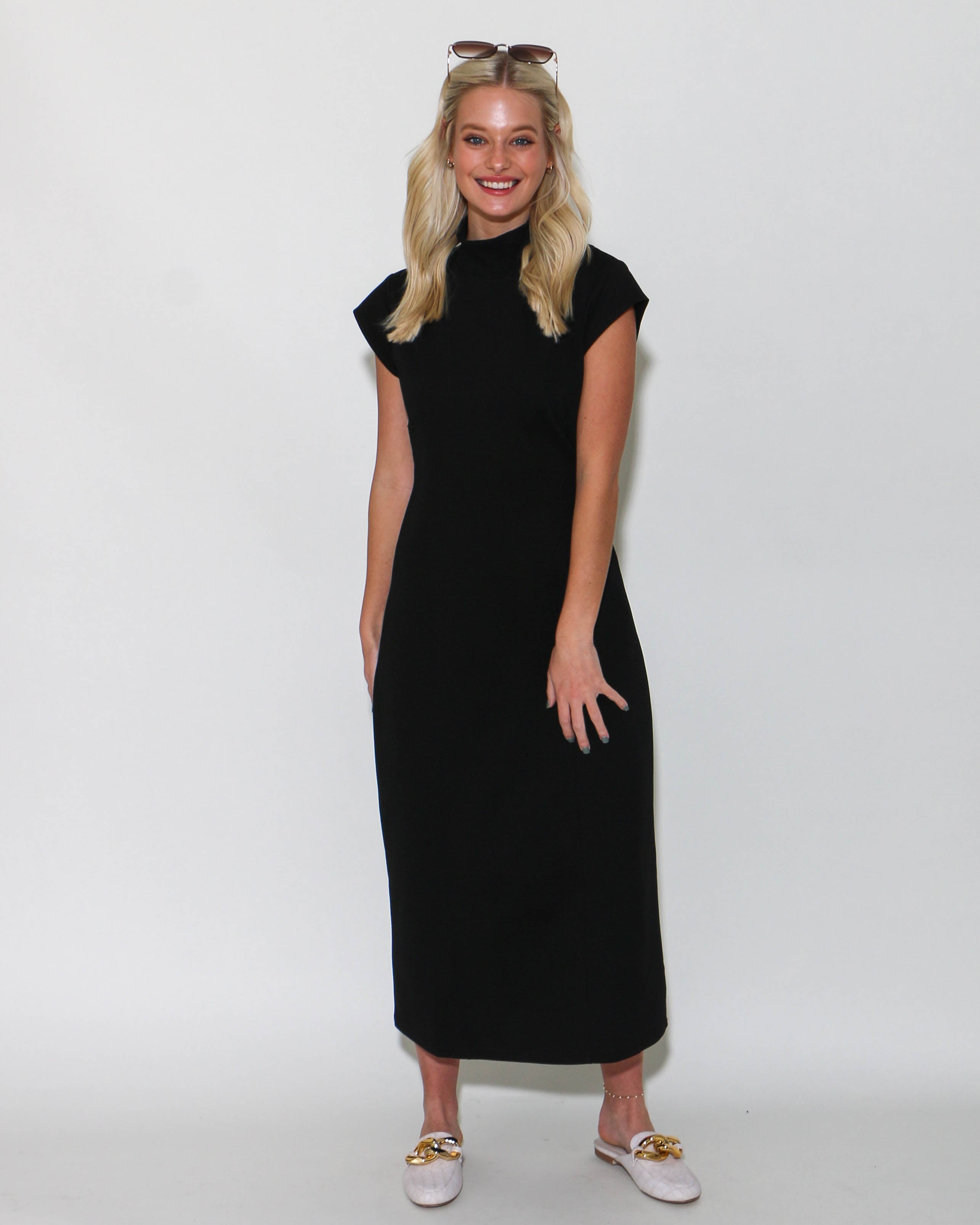 Solid Cap Sleeve Sheath Midi Dress in Black