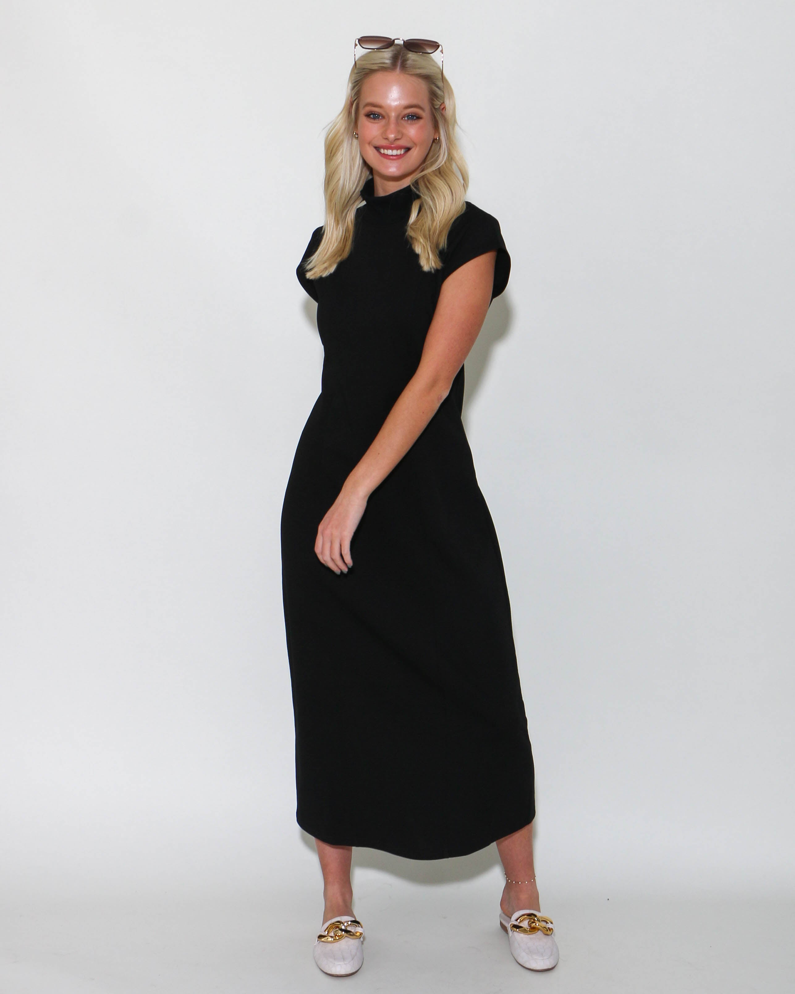 Solid Cap Sleeve Sheath Midi Dress in Black