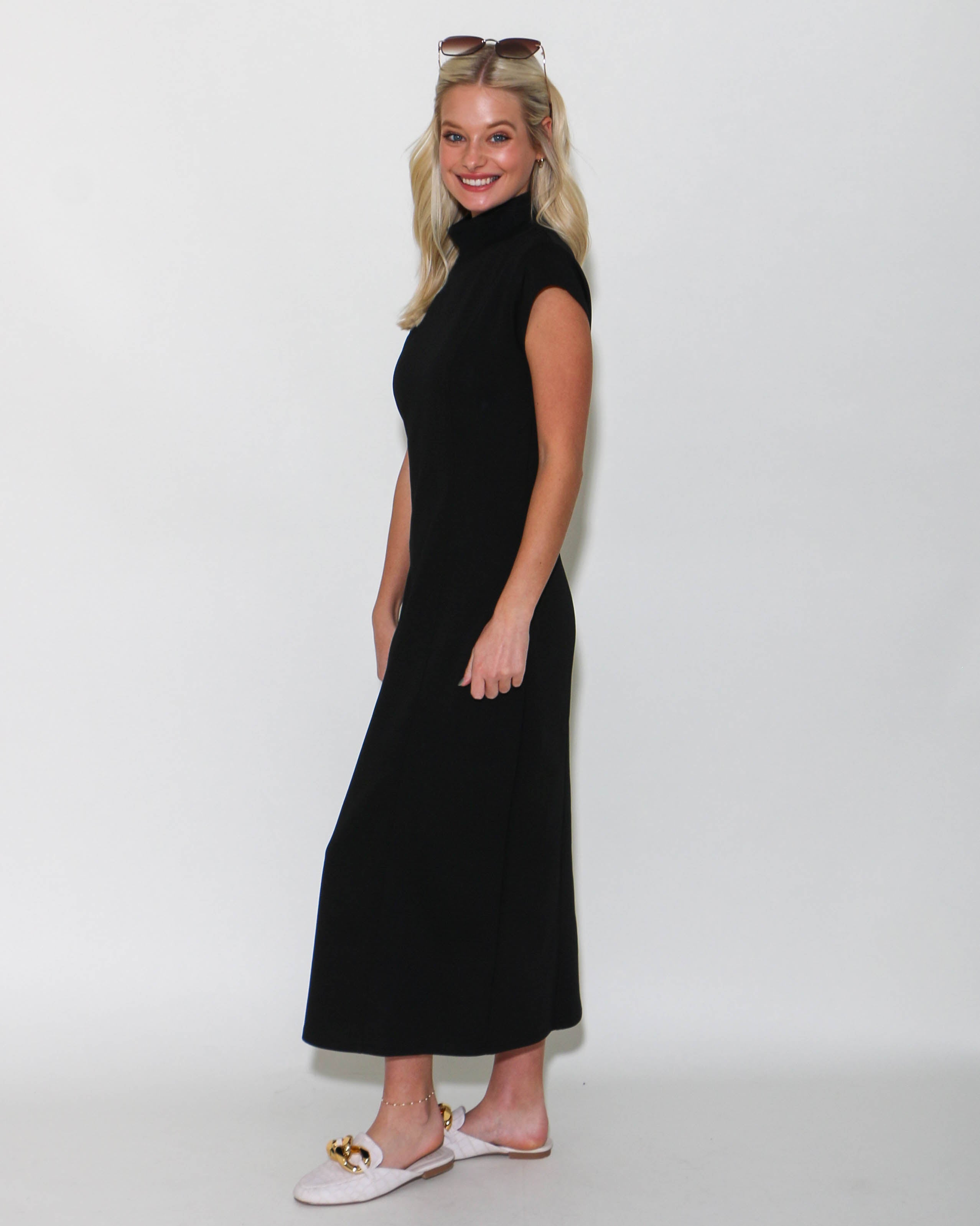 Solid Cap Sleeve Sheath Midi Dress in Black