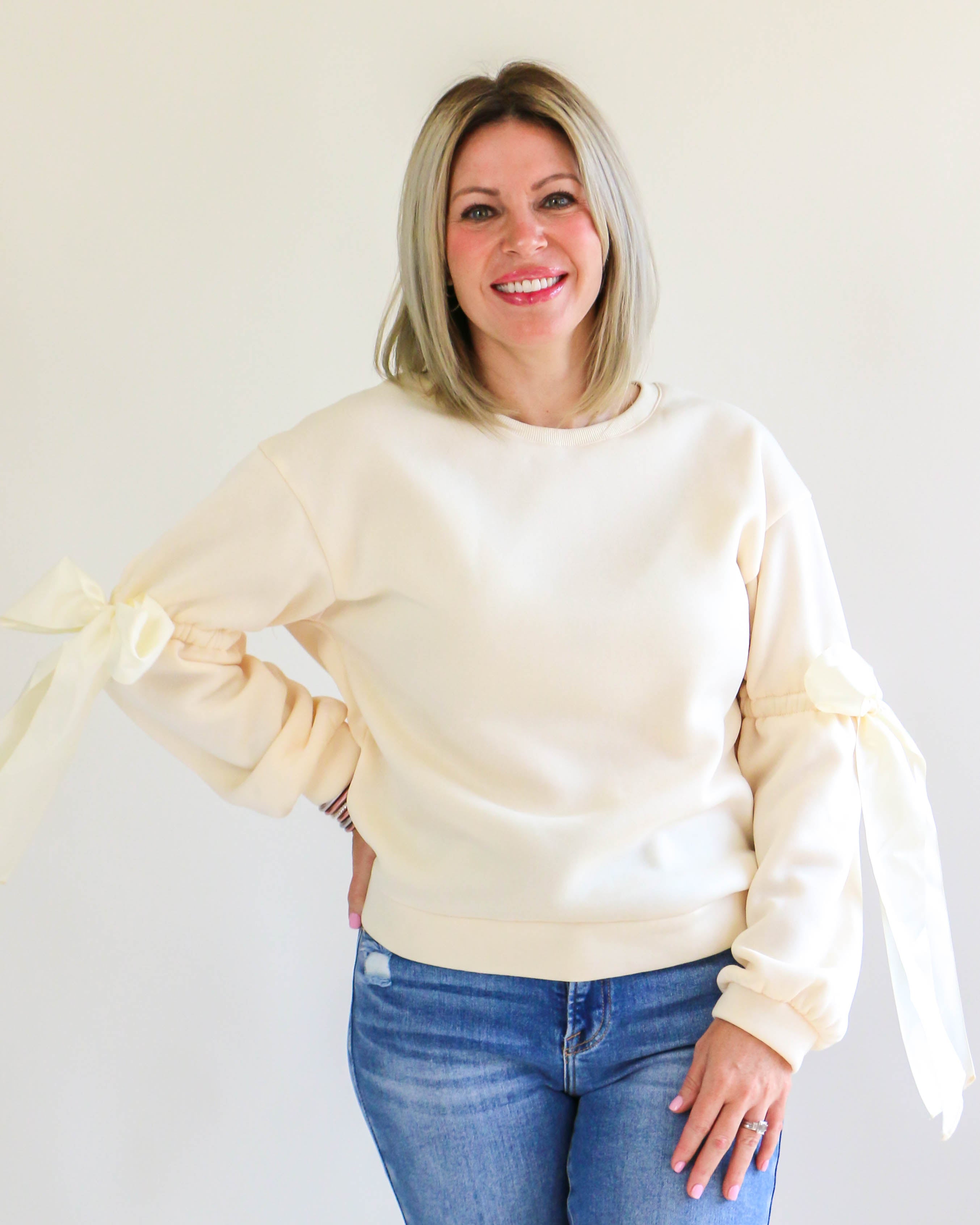 Bow Detail Sweatshirt in Cream