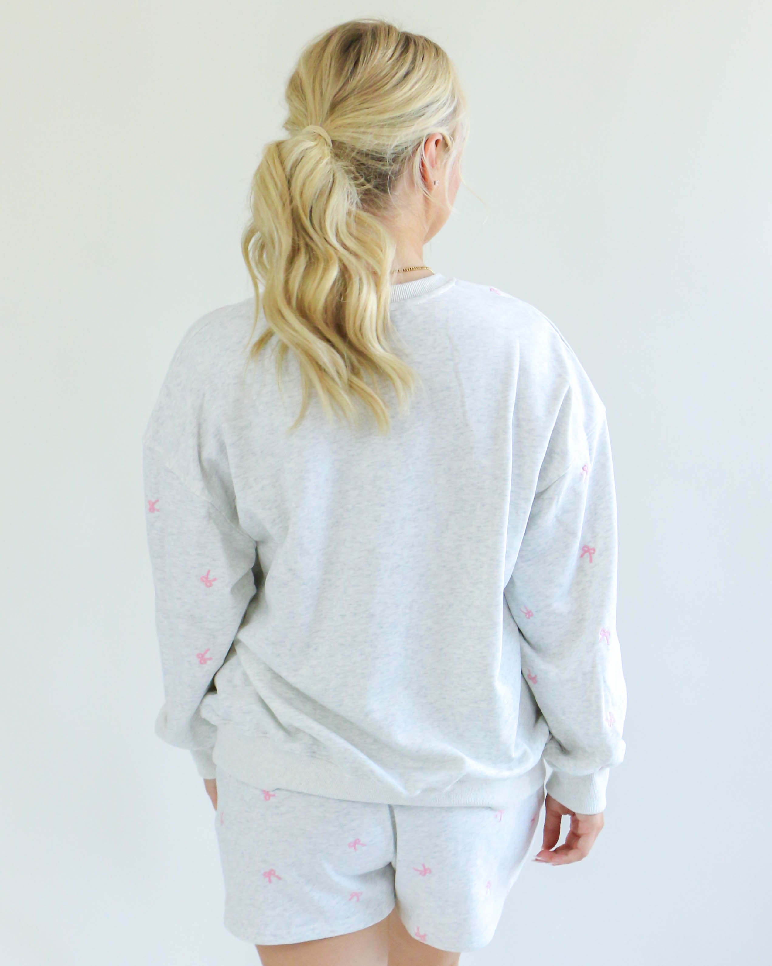 Round Neck Ribbon Sweatshirt